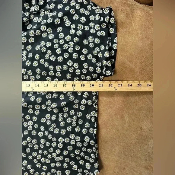 JUST POLLY Juniors' Printed Camp Shirt Floral Size Medium - Picture 5 of 9